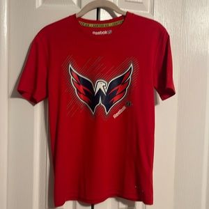 Reebok NHL washington capitals dry fit short sleeve shirt size Medium NWOT